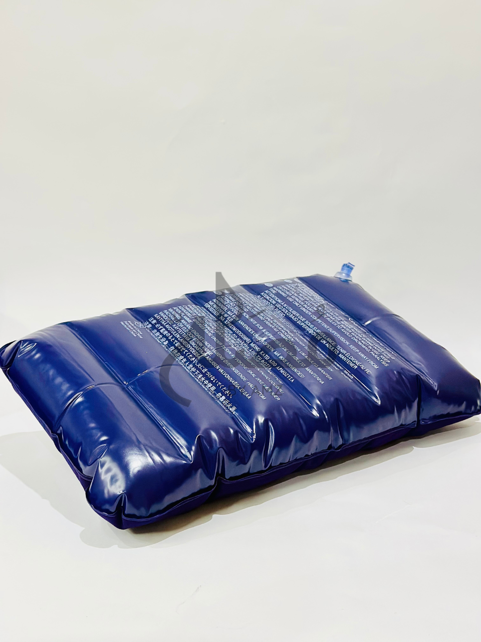 Inflateable travel pillow